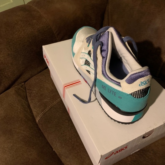 ASICS - Picture 3 of 3